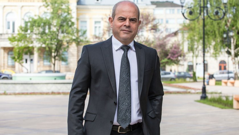 Затвориха общината в Русе заради заразения кмет