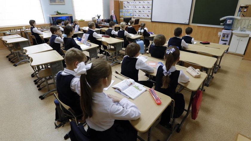 Отварят училищата в Москва следващата седмица