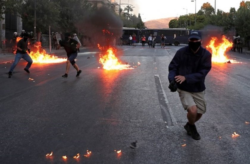Бунтове в Гърция срещу нов закон за протестите (СНИМКИ)