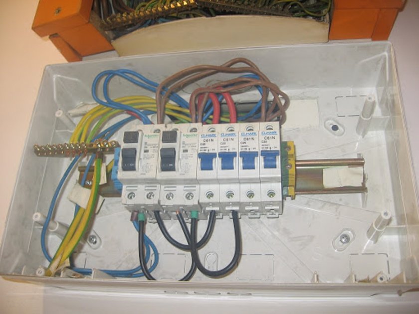 Ток уби електротехник, докато поправя инсталацията на болница 