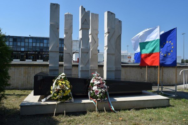 За първи път: Без церемония в памет на жертвите от атентата в Сарафово