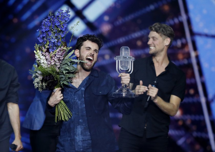 Холандия спечели "Евровизия" (снимки + видео)