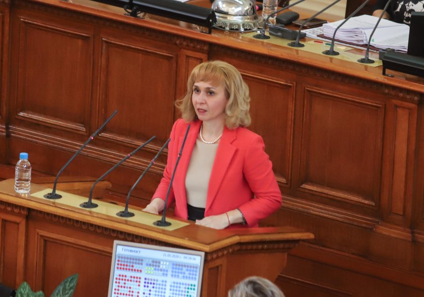 Избират заместник на Диана Ковачева