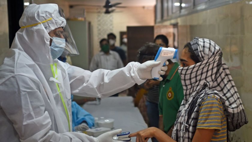 Индия с близо 50 000 заразени за денонощие