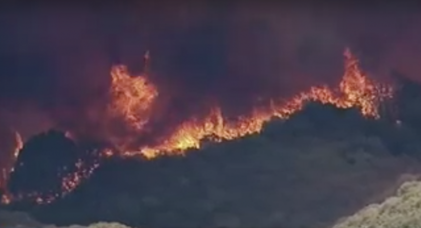 Евакуират 8000 души заради пожар в САЩ
