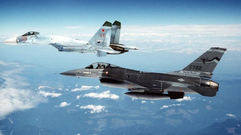 Руски Су-27 прихвана американски самолети над Черно море
