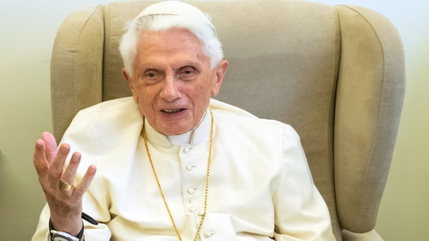 Папа Бенедикт XVI е тежко болен