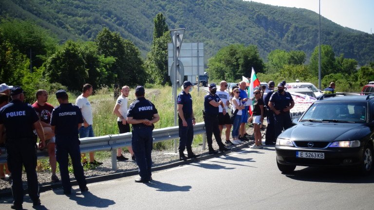 Продължават протестите на пътя Стара Загора-Хасково