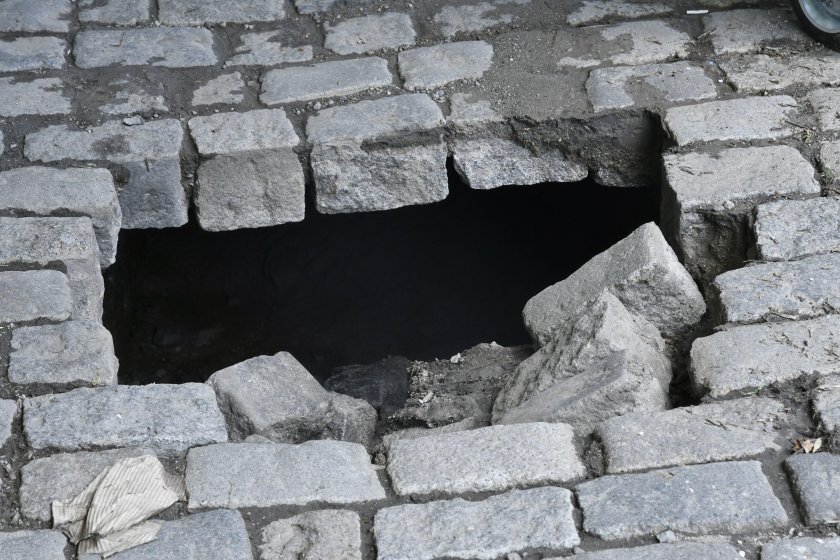 Пешеходец пропадна в дупка в квартал „Княжево”