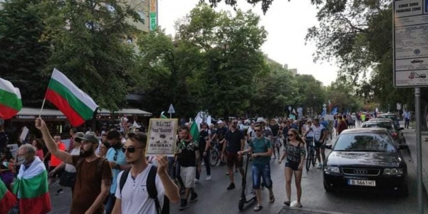 Протести срещу властта има не само в София