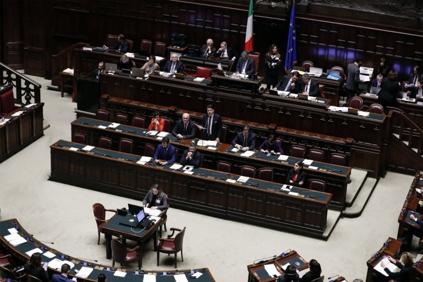Италиански политици се облажили покрай кризата с COVID-19