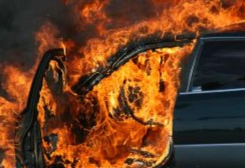 Кола се запали на АМ "Тракия" 