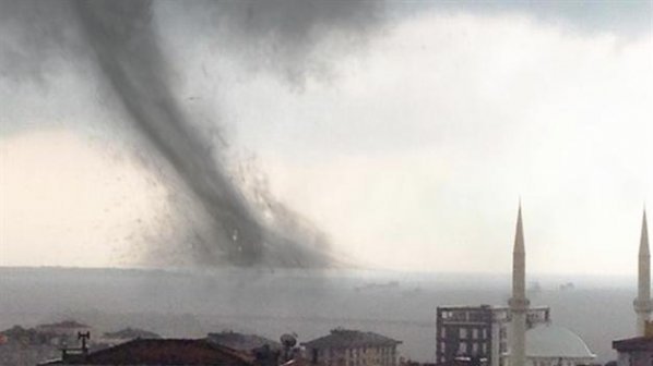 Торнадо се завихри край Истанбул