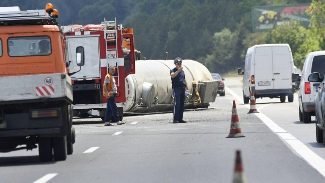 Инцидент затвори пътя Бяла-Плевен