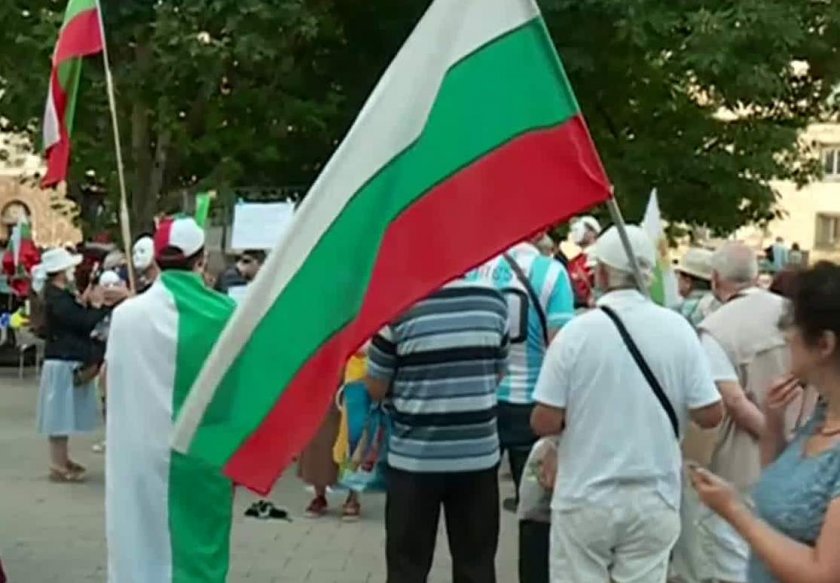 Летовници се включиха в протестите в Созопол