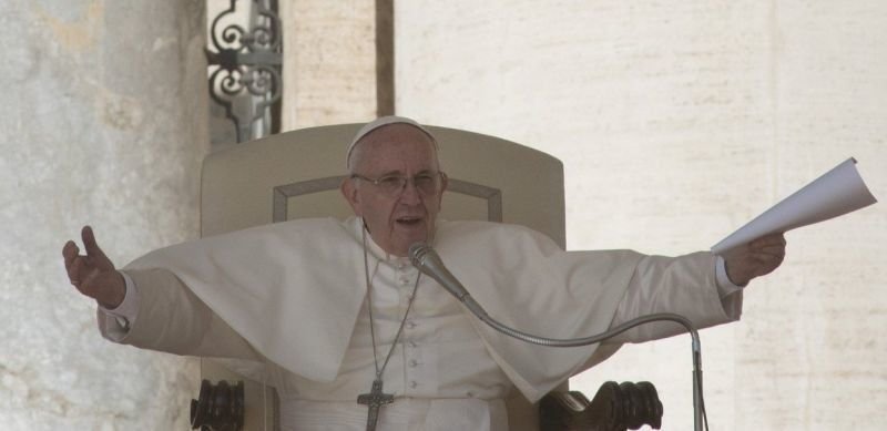 Папата пак приема на публични аудиенции 