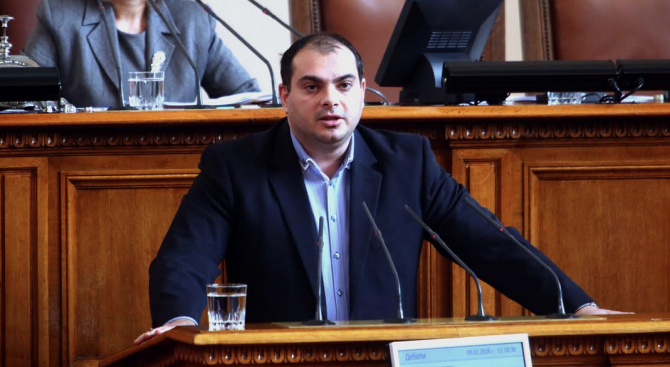 БСП: Кирилов си тръгва не заради групите във Фейсбук 