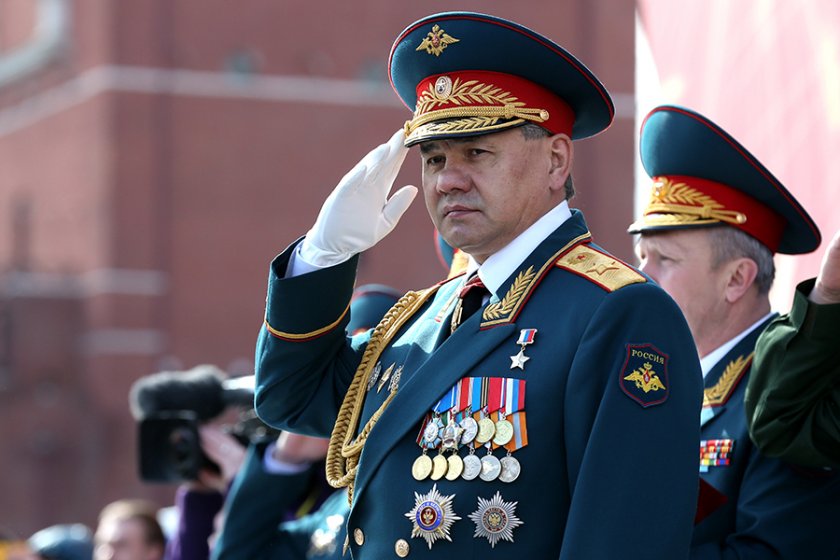 МОЛОДЕЦ! Руският военен министър се ваксинира срещу COVID-19