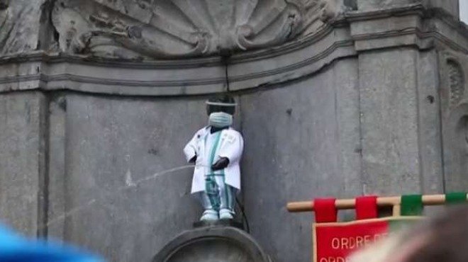 В Брюксел: Пикаещото момченце беше облечено в лекарски костюм