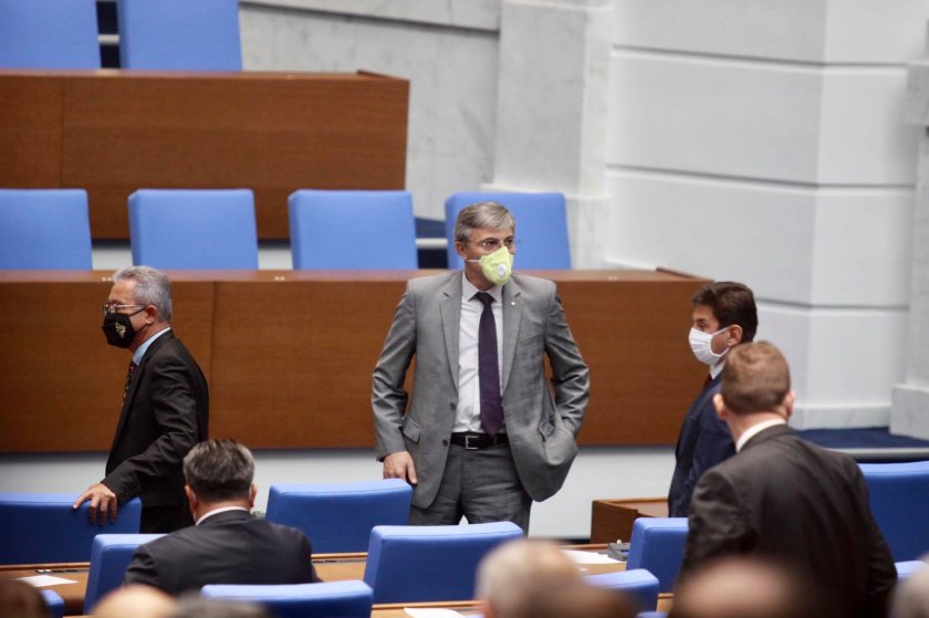 Депутатите се разпуснаха заради липсата на кворум