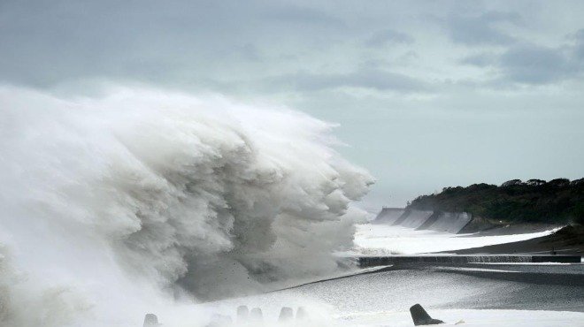 Тайфунът Хайшен поема към Южна Корея 