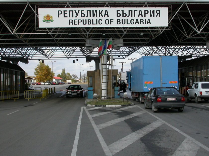Турски каналджии опитаха да минат границата с племенниците си