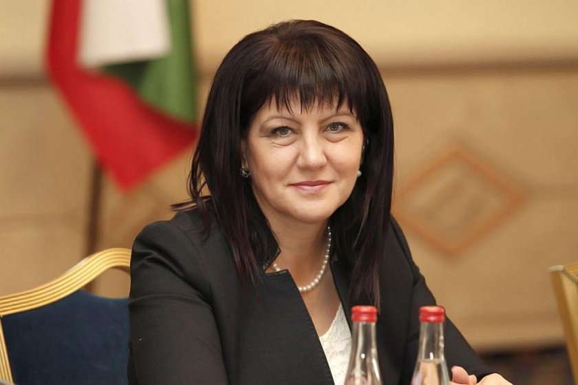 И Караянчева поздрави ученици и даскали 