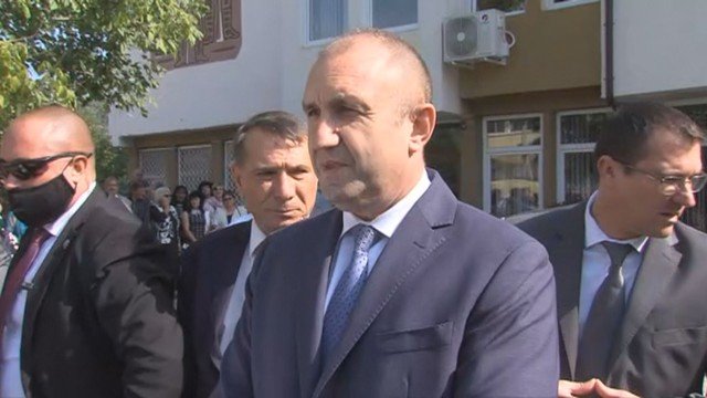 Радев зове за реформа в образованието