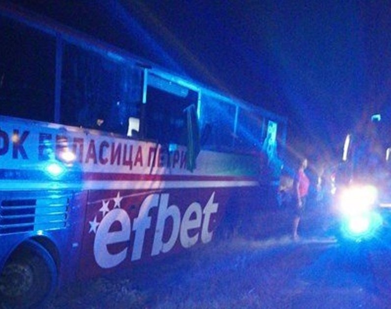 Автобус със спортисти катастрофира на "Тракия", шофьорът почина 