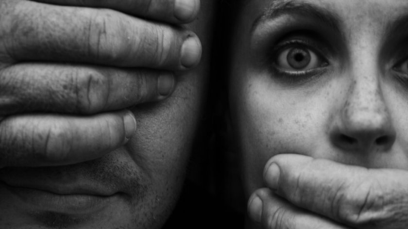Рецидивист изнасили 14-годишна, заплашил, че ще заколят семейството й