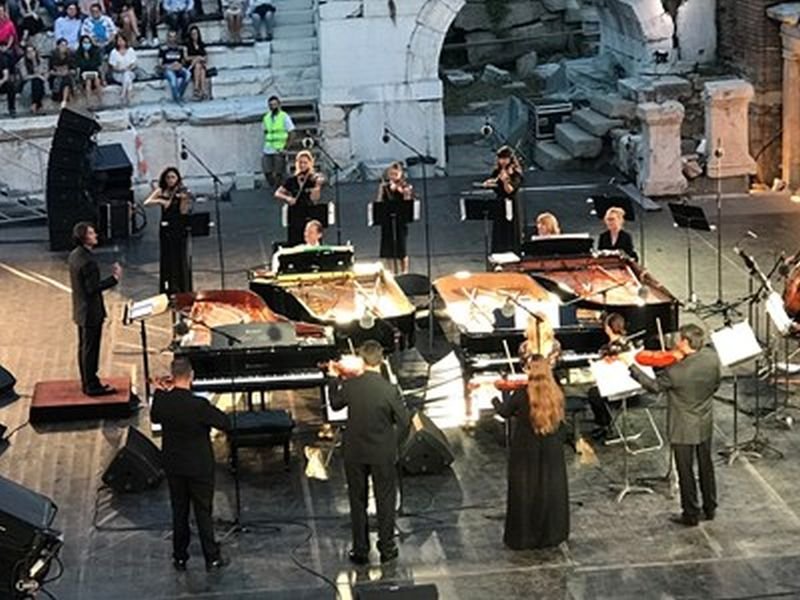 Бах и Моцарт на 4 рояла зарадваха България