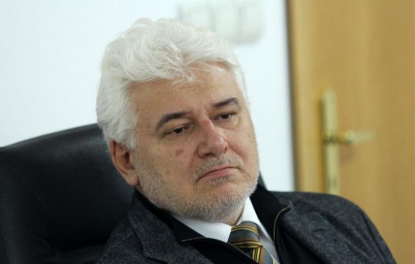 Бившият съдия от КС Пламен Киров: Този парламент удари дъното
