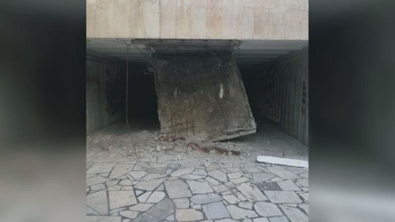 Пропадна таванът на подлез във Варна