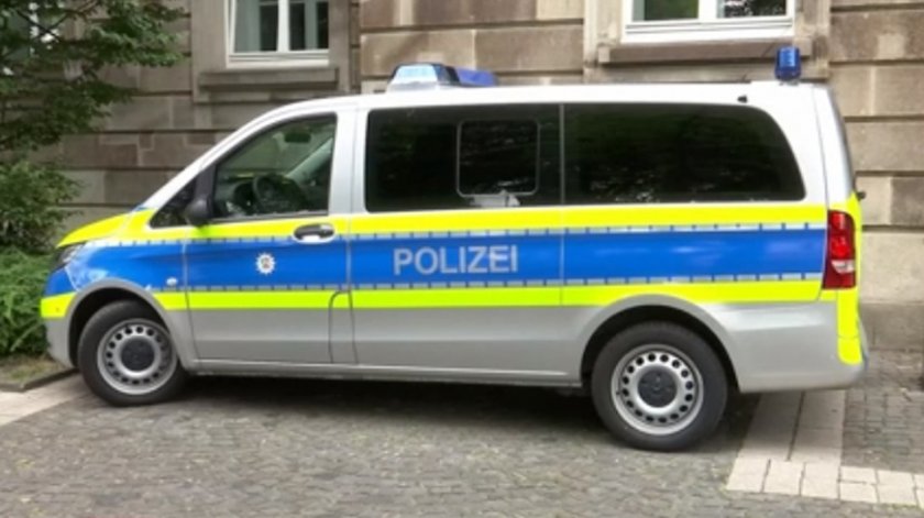 Отстраниха 29 германски полицаи, правели колажи с бежанци в газови камери