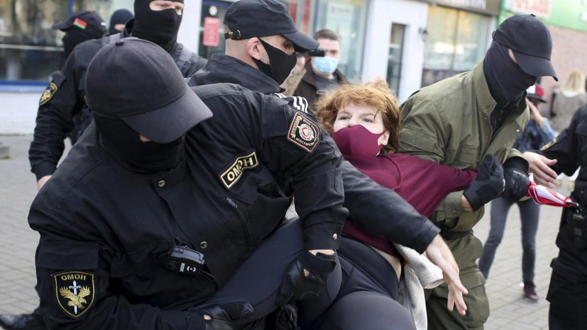 300 жени арестувани по време на "Женски марш" в Минск