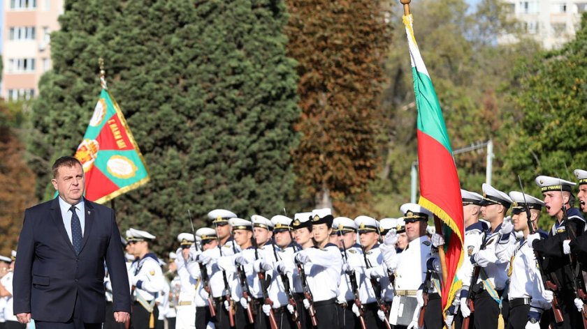 Каракачанов: Младите разбират, че воинската професия е добра перспектива
