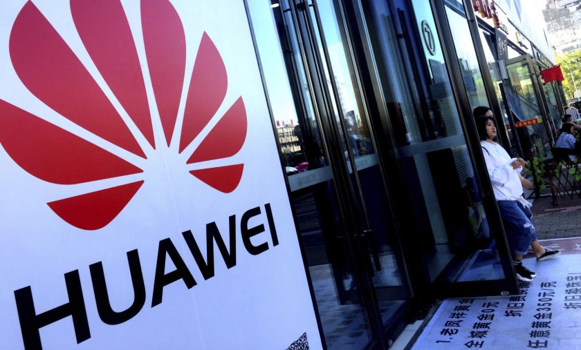 Huawei ограничава производството