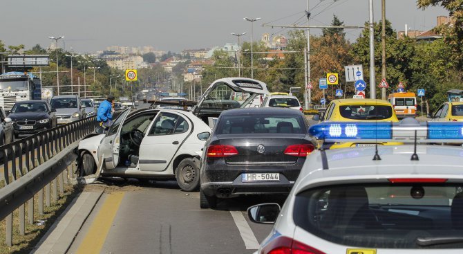 Верижна катастрофа задръсти "Цариградско шосе"