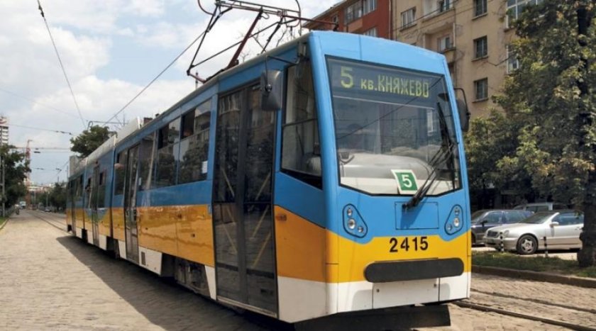 Фандъкова купува още 25 трамвая и 30 тролея
