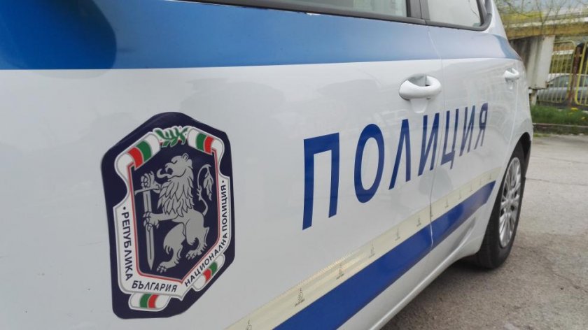 Млад мъж открит наръган с нож в Ботевград