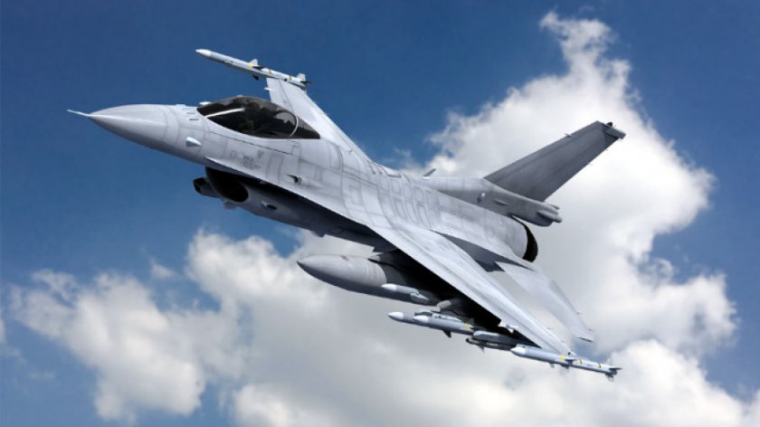 Шест изтребителя Ф-16 в охраняват родното небе