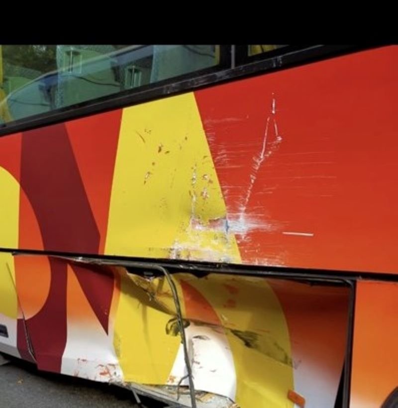 Катастрофиралият наш автобус в Истанбул се е ударил в трамвай 