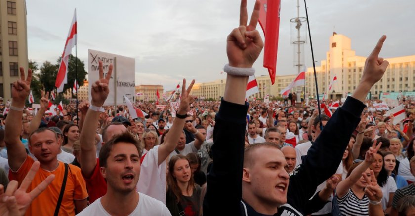100 000 на бунт срещу Лукашенко
