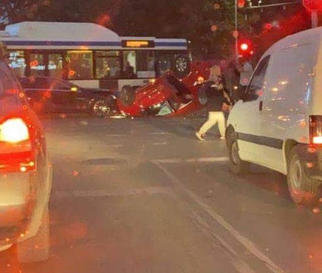 Зрелищна катастрофа на варненско кръстовище