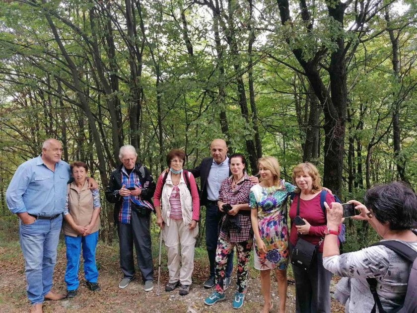 Борисов се щракна с природолюбители в габровския Балкан (СНИМКИ)