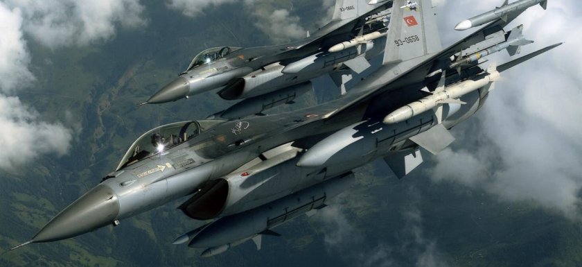 Става страшно: Турски F-16 свали арменски Су-25
