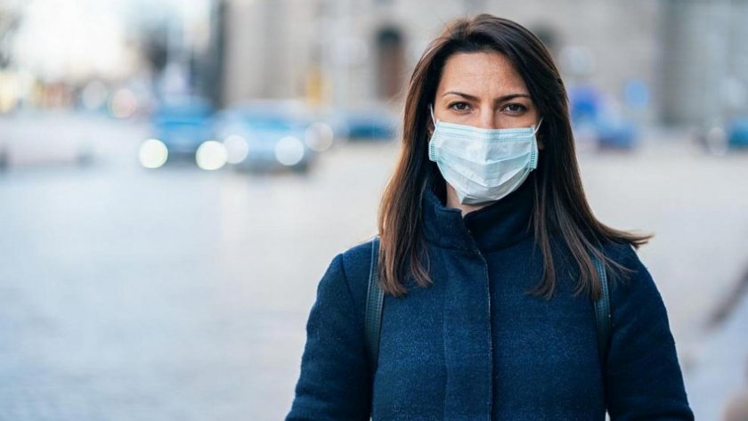 Лекари настояват: Слагаме маски и на открито