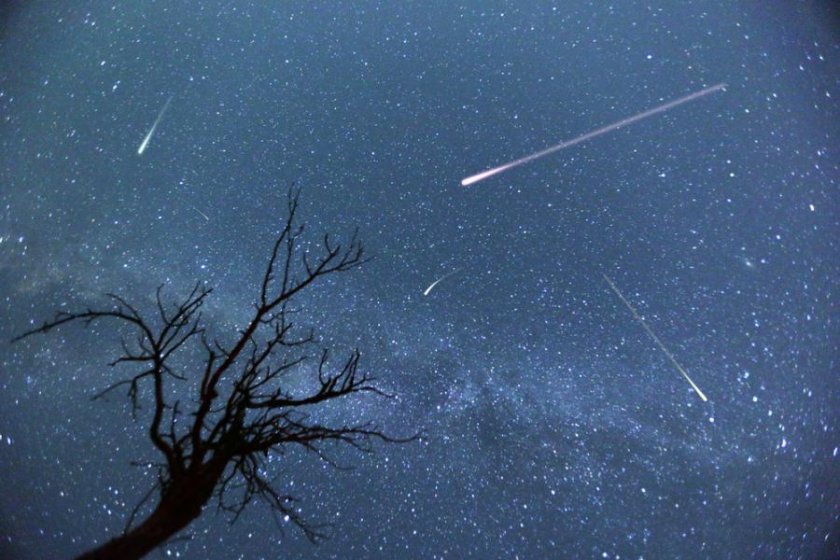 КОСМИЧЕСКО ЗРЕЛИЩЕ: Метеорният поток "Дракониди" достига пика си в четвъртък