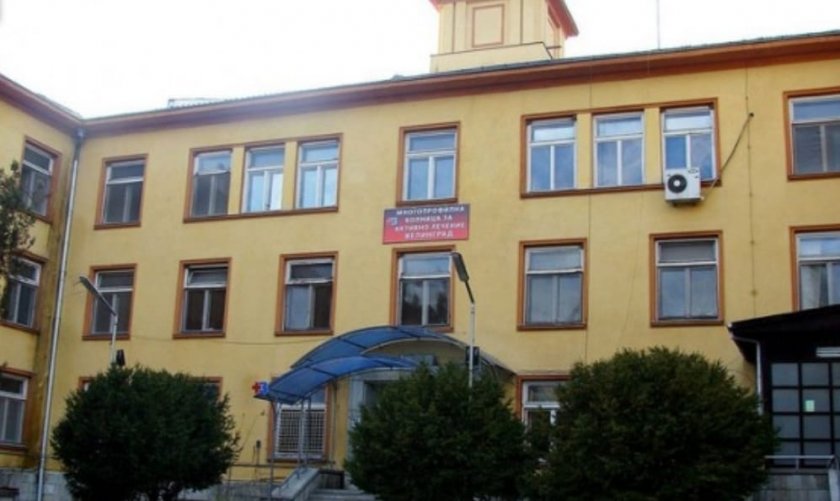 Шефът на болницата във Велинград управлява с фалшива диплома