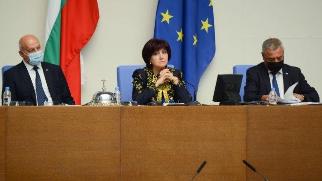 Караянчева: Резолюцията на ЕК е с двоен стандарт 